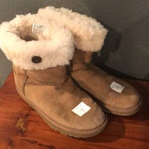Women’s UGG size 9
